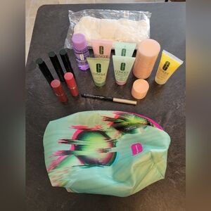 Clinique cleansing /makeup lot with new headband and makeup bag.  All brand new.
